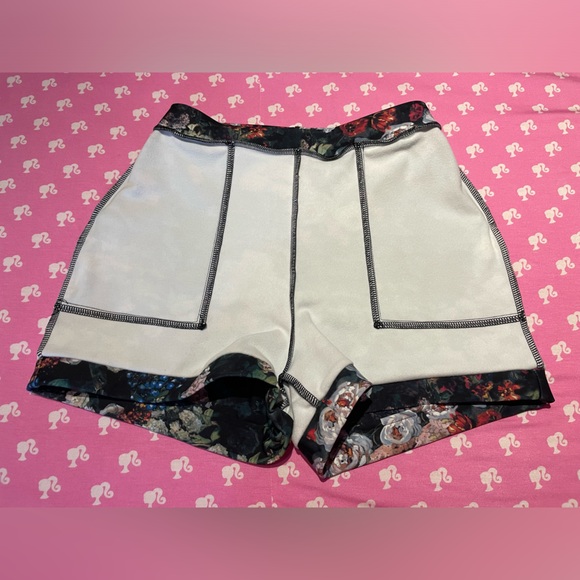 Blackmilk Take My Monet High Waist Cuffed Shorts - Picture 4 of 6